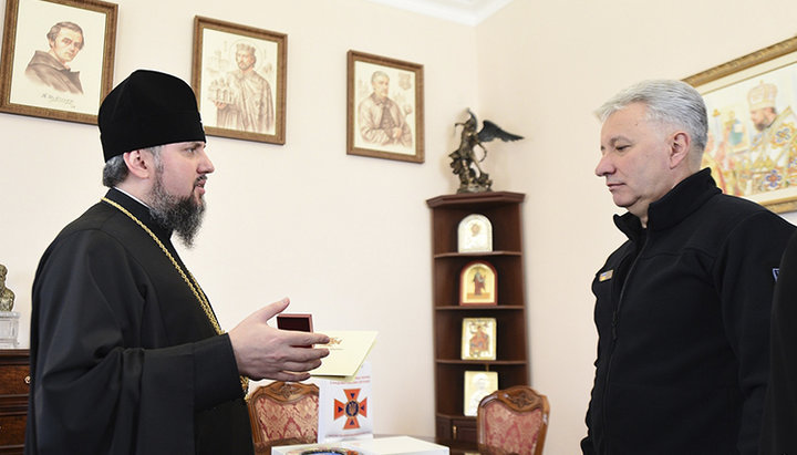 Зустріч голови ПЦУ Епіфанія Думенка з головою ДСНС Миколою Чечоткіним. Фото: pomisna.info