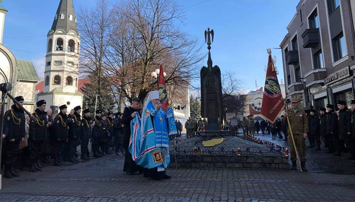 Панахида за загиблими воїнами-інтернаціоналістами в Мукачівській єпархії. Фото: m-church.org.ua