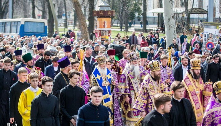 В Одессе прошел многотысячный общегородской крестный ход. Фото: eparhiya.od.ua