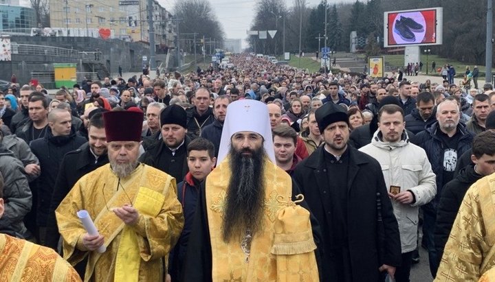 Митрополит Варсонофій очолив хресний хід у Вінниці. Фото: vinnytsia.church.ua