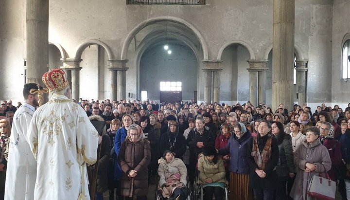 Божественна літургія в храмі Сербської Церкви в Валево. Фото: orthodoxtimes.com