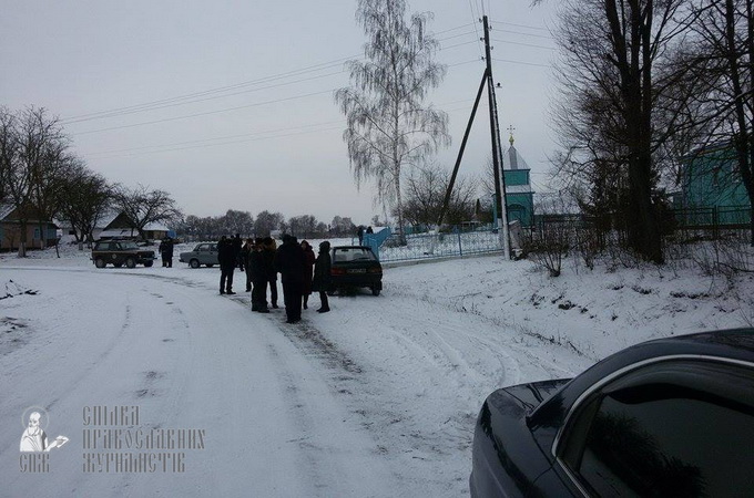 У Красноcіллі поліція звільнила храм, захоплений представниками УПЦ КП