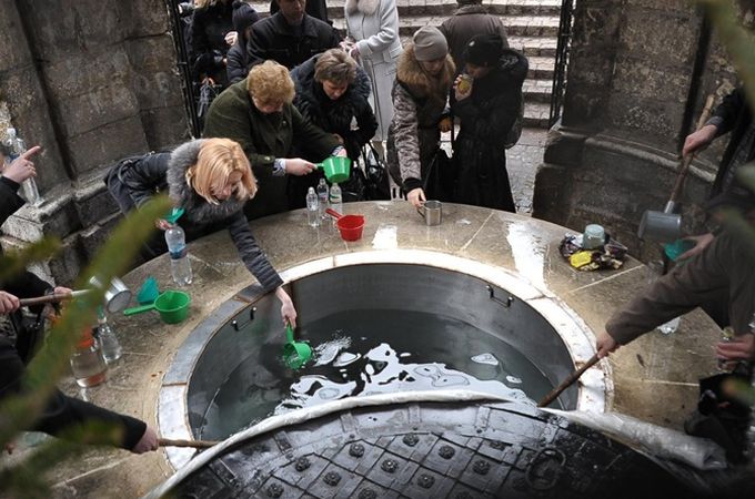 Как с умом распорядиться набранной святой водицей