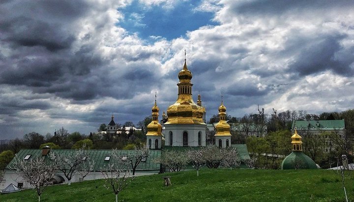 Богослужіння в Києво-Печерській лаврі будуть відбуватися в закритому режимі до кінця карантину. Фото: lavra.ua