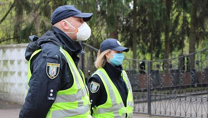 Національна поліція буде забезпечувати порядок і дотримання вимог карантину біля кладовищ. Фото: npu.gov.ua