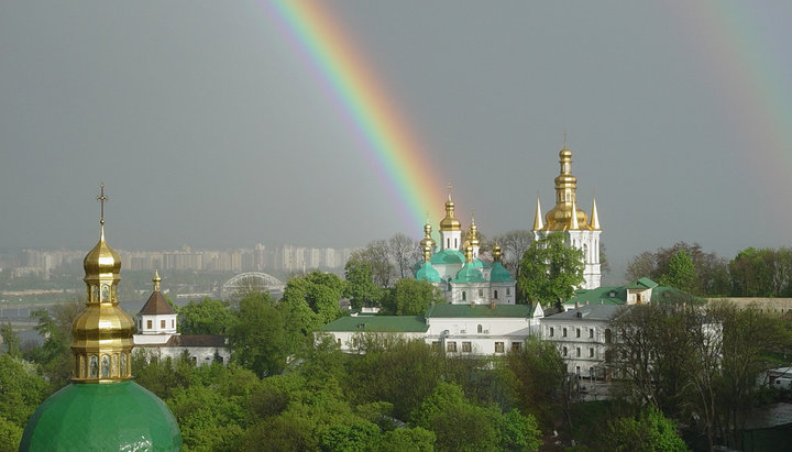 У всіх храмах УПЦ помоляться про дарування дощу