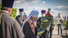 Предстоятель: Склоняемся пред теми, кто погиб, чтобы мы наслаждались жизнью