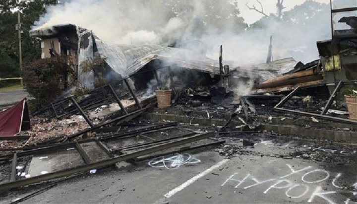 Пожежа повністю знищила будівлю церкви. Фото: скріншот відео NBC