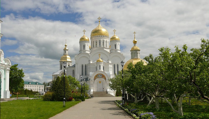 Свято-Троїцький Серафимо-Дивеєвський монастир РПЦ. Фото: diveevo-monastyr.ru