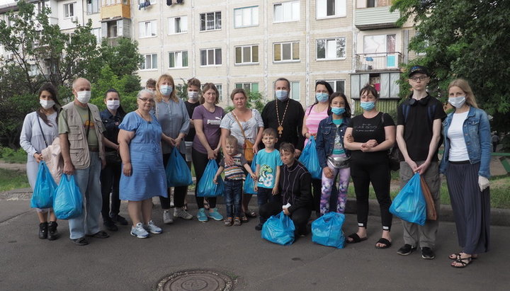 Православные волонтеры Киева передали помощь вдовам и матерям-одиночкам. Фото: mitropolia.kiev.ua