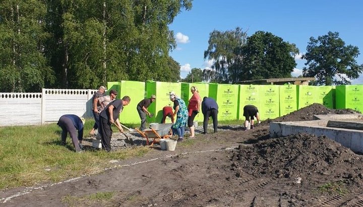 Верующие приступили к строительству храма в Анновке в начале июня. Фото: СПЖ