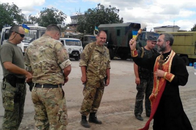 Священик УПЦ розповів про що питали у нього воїни у зоні АТО