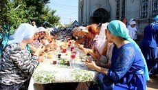 Не грешно ли организовывать трапезы при храмах на престольные праздники?