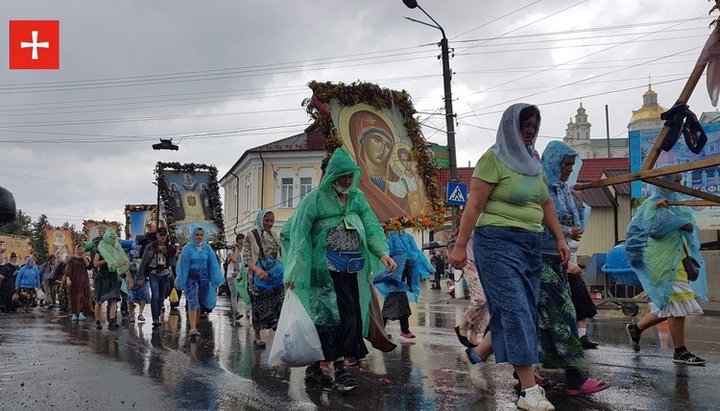 Хресний хід з Кам'янця-Подільського увійшов в Почаїв. Фото: Facebook/Перший Козацький