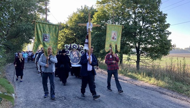 Крестный ход в честь «Зиновинской» иконы Божией Матери. Фото: eparhia.vinnica.ua