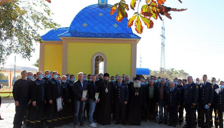 Архієпископ Феодосій (Снігірьов) освятив каплицю в пожежній частині. Фото: cherkasy.church.ua