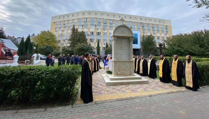 До знакового ювілею в Ужгороді встановили пам'ятний знак. Фото: m-church.org.ua