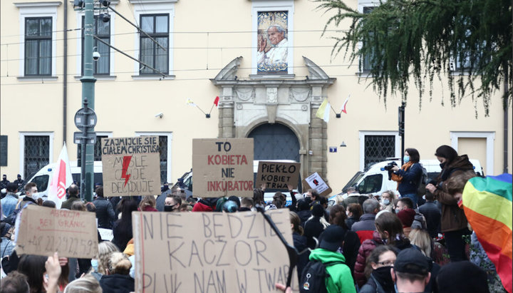 Протести в Польщі проти заборони на аборти. Фото: notesfrompoland.com