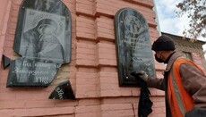 В Запорожье вандалы повредили икону и мемориальную доску