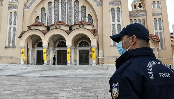 Поліція нагрянула в храм в передмісті Салонік під час недільної літургії. Фото: vimaorthodoxias.gr