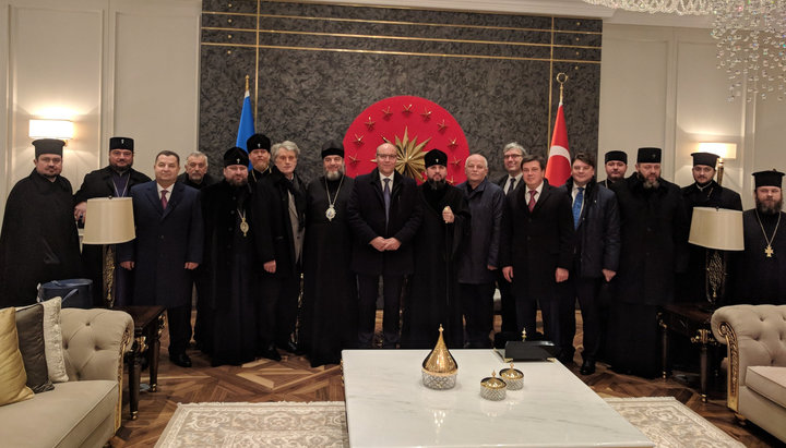 Ukrainian delegation in Istanbul. Photo: twitter.com/AndriyParubiy