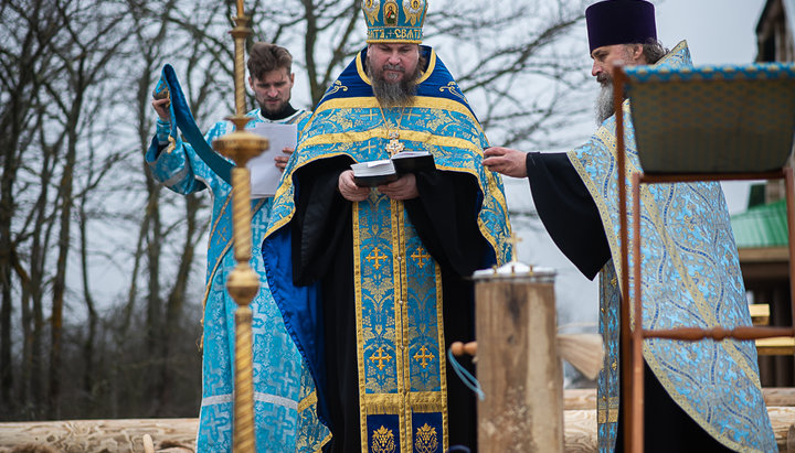 Чин закладки каплиці на честь ікони Божої Матері в Криму. Фото: http://crimea-eparhia.ru/