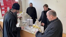 Митрополит Варсонофій передав церковне начиння парафіям захоплених храмів