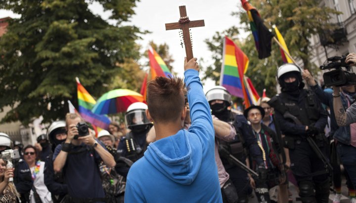 Польша  отстаивает свою позицию по неприятию ЛГБТ-идеологии и абортов. Фото: NurPhoto