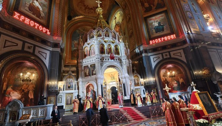 У храмі Христа Спасителя під час Пасхального богослужіння. Фото: ria.ru