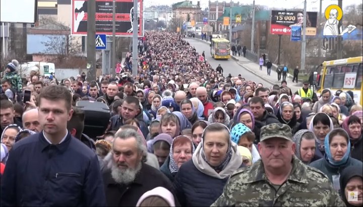 Крестный ход в Ровно в День Торжества Православия в 2017 году. Фото: скриншот видео youtube-канала СПЖ