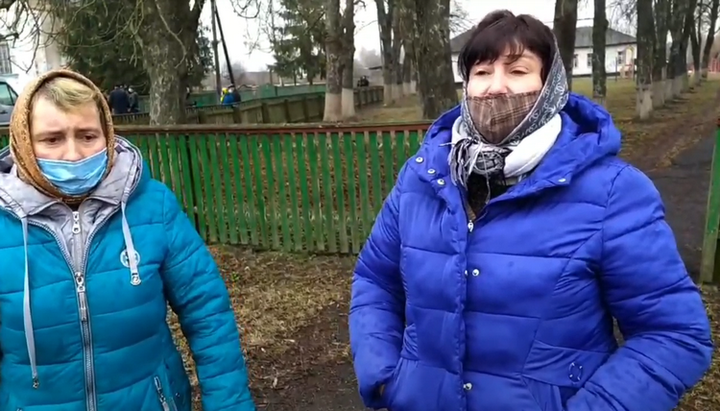 Прихожанки храма Рождества Богородицы, Припутни. Фото: скриншот youtube-канала Нежинской епархии.