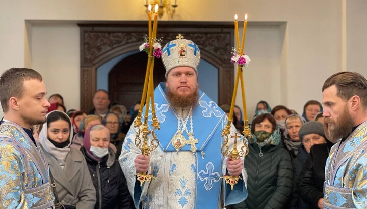 В Луцке епископ отслужил первую Литургию в возведенном Благовещенском храме