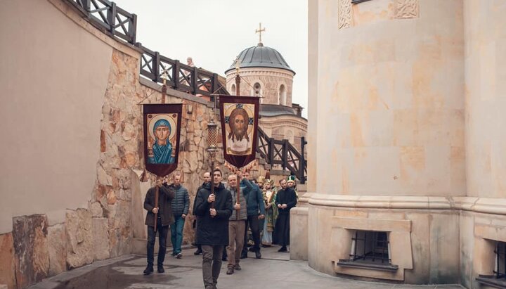 Крестный ход в Зверинецком монастыре. Фото: Фейсбук-страница Эл Коваленко 