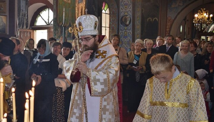 Блаженніший Митрополит Чеських земель і Словаччини Ростислав під час богослужіння. Фото: orthochristian.com