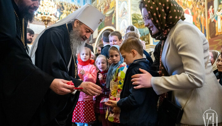 Паства УПЦ привітала свого Предстоятеля з Пасхою Христовою. Фото: Інформаційно-просвітницький відділ УПЦ