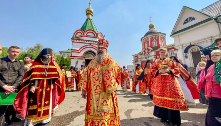 У Татарстанської митрополії РПЦ помолились за загиблих і постраждалих в казанській трагедії. Фото: tatmitropolia.ru