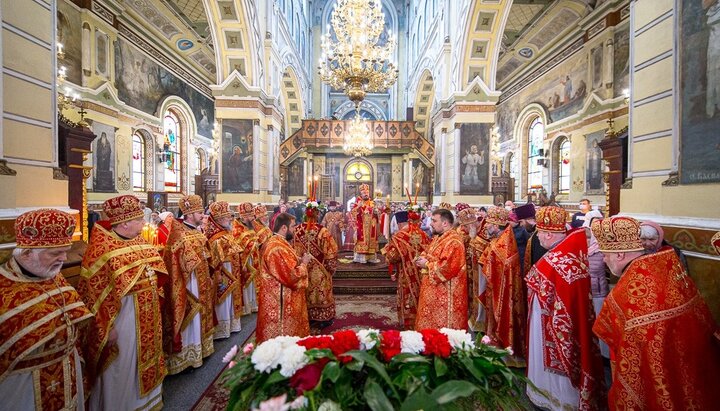 Богослужение в Свято-Благовещенском соборе Харькова. Фото: eparchia.kharkov.ua