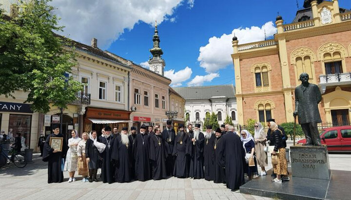 Делегація УПЦ з духовенством Сербської Церкви. Фото: romfea.gr