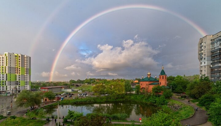 Новоосвячений Свято-Миколаївський храм УПЦ у селищі Лоц-Кам’янка, Дніпропетровська єпархія. Фото: eparhia.dp.ua