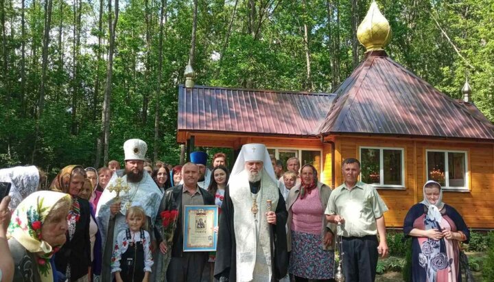 Митрополит Виссарион в праздник Вознесения Господня освятил храм-часовню. Фото: ovruch.church.ua