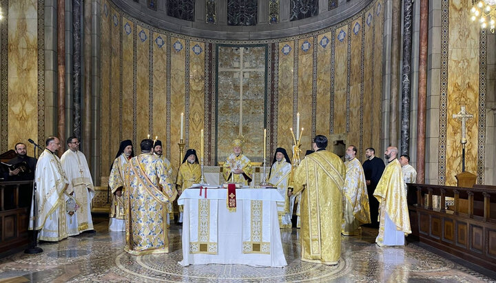 Фанаріоти під час літургії у храмі англікан у США. Фото: https://www.facebook.com/ArchbishopElpidophoros