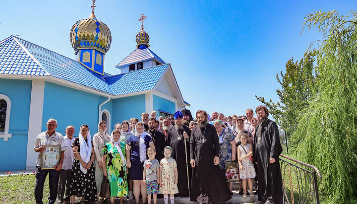 Митрополит Елисей освятил храм в селе Старая Покровка. Фото: izum.church.ua