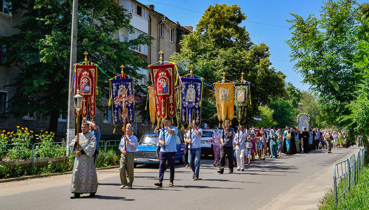 Второй этап общегородского крестного хода УПЦ в Изюме. Фото: izum.church.ua