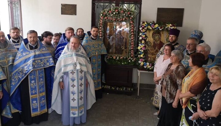 Молебен перед Холмской иконой Богородицы в Луцке. Фото: facebook протоиерея Владимира Литвенчука