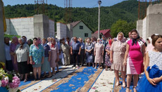 В Деловом освятили основание храма, который строят вместо захваченного ПЦУ