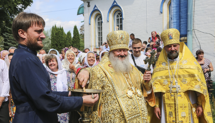 Крестный ход вокруг храма в Чернобыле. Фото: lavra.ua