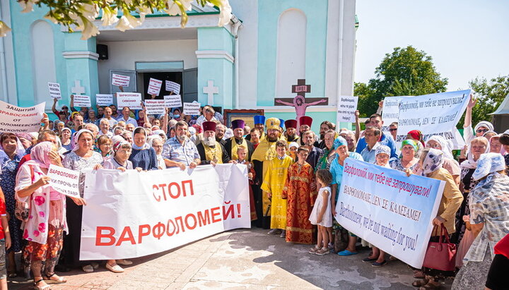 Верующие Кировоградской епархии присоединились к флешмобу #СТОПВАРФОЛОМЕЙ. Фото: orthodox-kr.org.ua