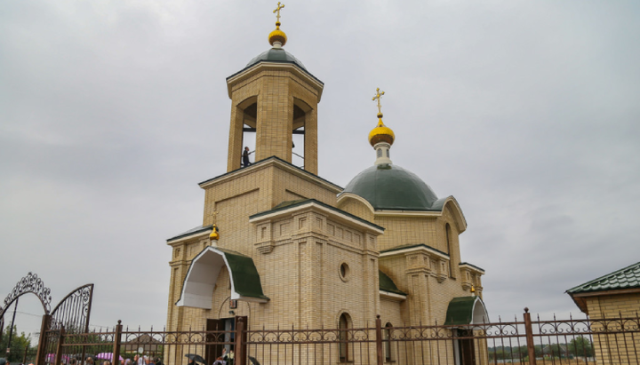 Храм на честь апостолів Петра і Павла в смт Малинівка. Фото: izum.church.ua