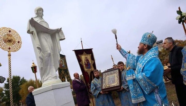 Освящение памятного знака в честь Покрова Богородицы в Северодонецке. Фото: sed-eparhia.com