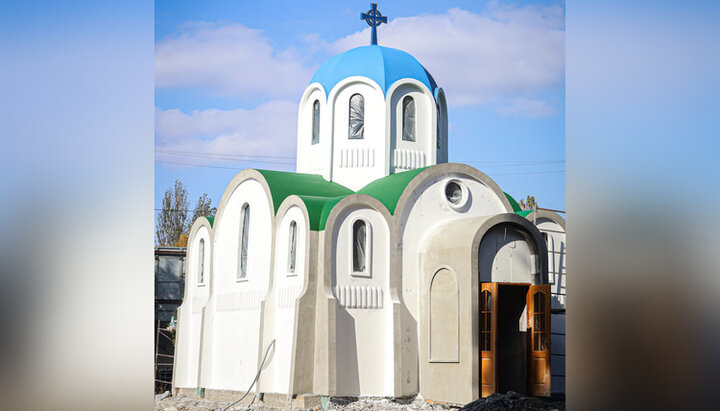 Храм ПЦУ з пінопласту в Херсоні. Фото: most.ks.ua